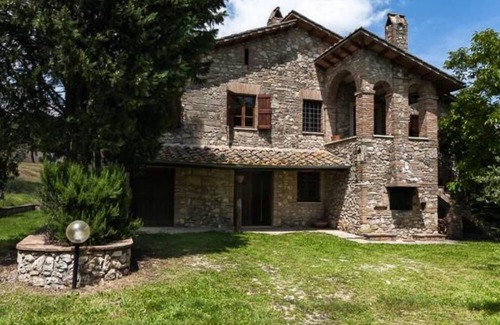 Sambucetole House | Manor house with private swimming pool surrounded by greenery