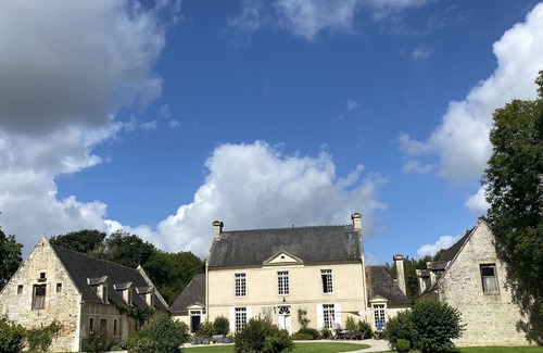 Longrayez Cottage | Manor in Normandy near Bayeux, D-Day beaches, and Mont Saint Michel. Heated pool