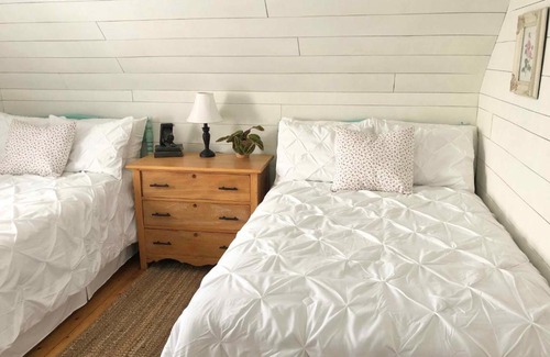 Little Pond Bed & Breakfast | Manor on the Pond B&B