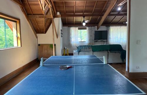 Monteiro Lobato House | Mansão em Santo Antônio do Pinhal com 4 suítes, Wi-FI, churasqueira, casinha na árvore, bilhar e tênis de mesa