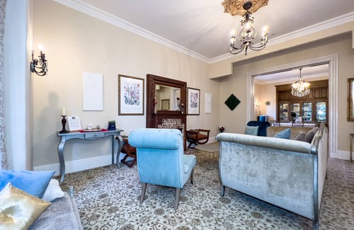 Salinas House | Mansion 10 suites Near Laguna Seca Race Track & Monterey
