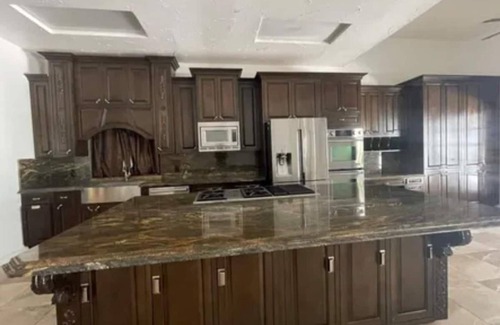 Regency Park House | Mansion 1stFloor; swimming pool, NO FEES; wet bar. Lux area. Better than rent.