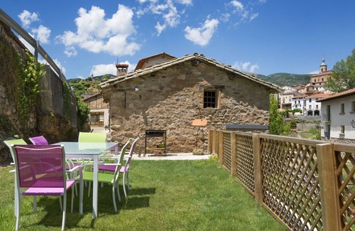 Torrecilla en Cameros Villa | Mansion in Torrecilla with Mountain Views