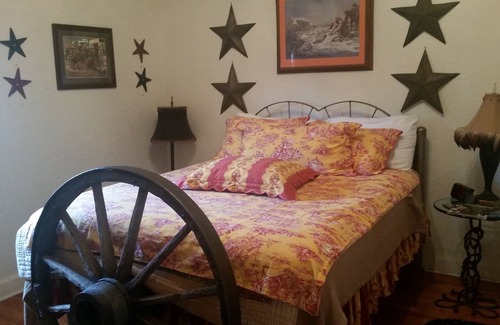 Meridian Bed & Breakfast | Mansion in Meridian, TX - Great central location for vacation in Bosque County