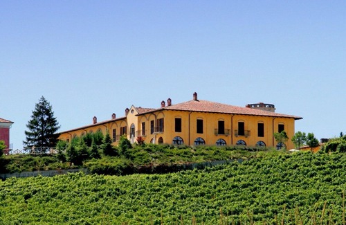 Nizza Monferrato Apartment | Mansion in Nizza Monferrato with Pool & Views