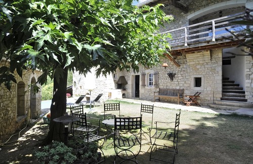 Issirac House | Mansion - ISSIRAC