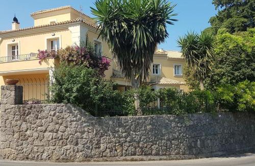Achilleio House | Mansion like house close to beach and Corfu town