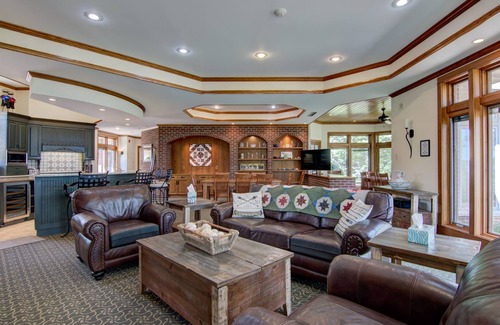 Tainter Lake House | Mansion on Lake Tainter. Sleeps 20-28 guests. Jacuzzi tub,private en-suite rooms