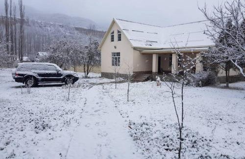 Qusar Villa | Mansion on the river