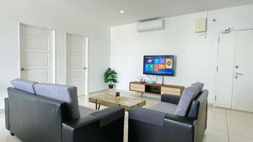 Downtown George Town Apartment | Mansion One Gleneagles Gurney Infinity Seaview Suite