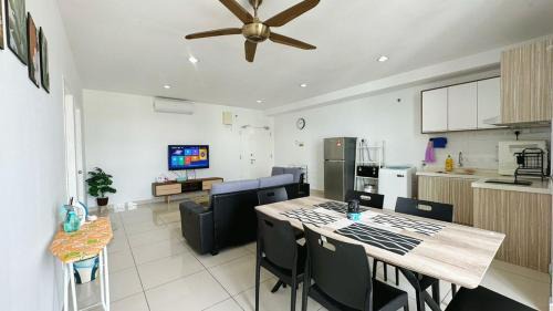 Downtown George Town Apartment | Mansion One Gleneagles Gurney Infinity Seaview Suite