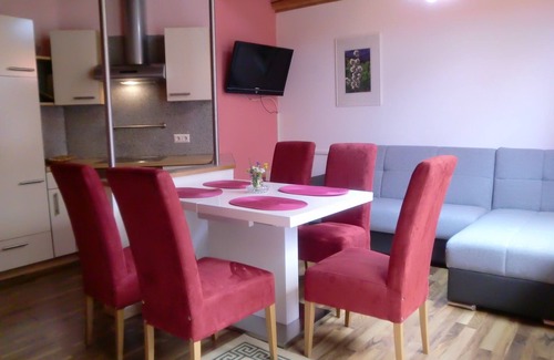 Dellach im Drautal Apartment | mansion with garden & loggia-apartments, park and pool,priv. beach (lake Weiss.)