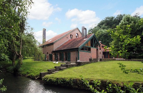 Ouffet Villa | Mansion with Pool, Néblon