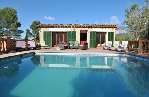 Alaro House | Mansion with Pool & Garden