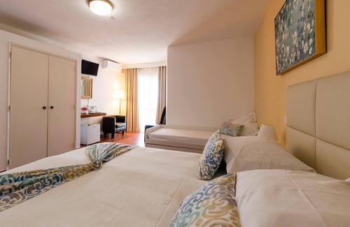 Manta Rota Bed & Breakfast | Manta Guest