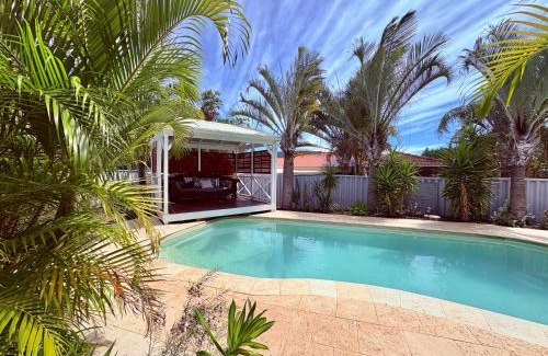 Kalbarri Apartment | Manta Stays Resort-Style Tropical Oasis