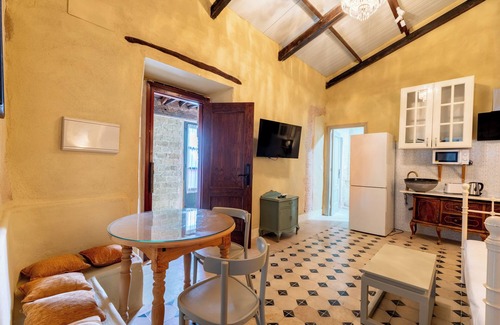 Cantillana Apartment | Mantonera Fernández Olavarrieta 5