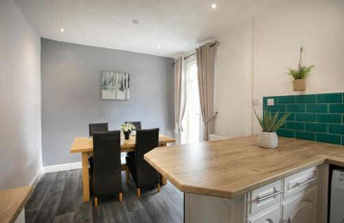 Wath upon Dearne House | Manvers House, Rotherham for contractors, Families, free parking WIFI