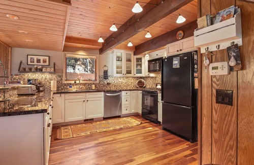 Carnelian Woods Ski Chalet | Manzanita Grove Cabin- Walk to Beach & Forest