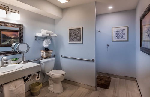 Uptown Sedona Hotel | Manzanita Junior Suite #102 @ Sedona Uptown Suites