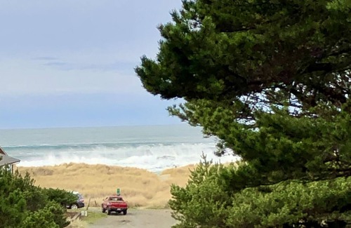Manzanita Cabin | Manzanita Ocean View on quiet street