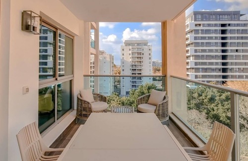 Tel Aviv Apartment | Maoz Jonquille in Tel Aviv-Yafo