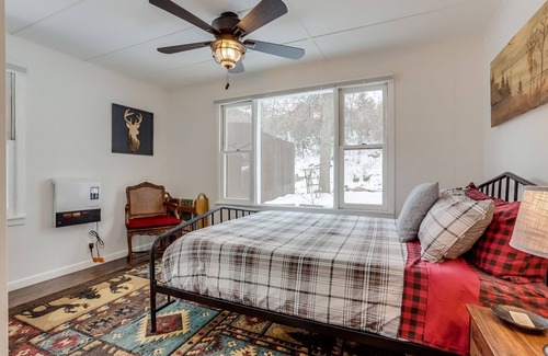 Lyons Cabin | Maple Cabin-RMNP*Pet Friendly*Winter Getaway!