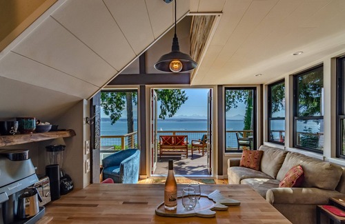 Langley House | Maple Cove Hideaway - Ocean Front Cabin - Close To Langley!
