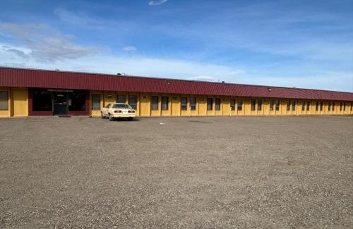 Maple Creek Hotel | Maple Creek Motor Inn