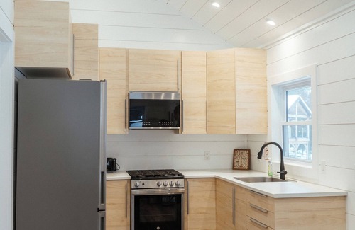 Scotia Cottage | Maple Haven at Algonquin Woods, Lake Front Cottage