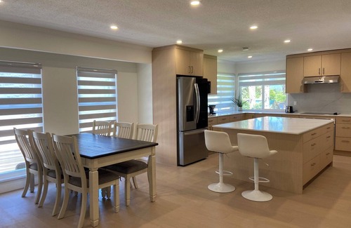 Maple Ridge House | Maple Ridge W. Central/3 rooms 3 queen 1 sofa bed