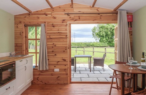 Low Catton Cottage | MAPLE TREE LODGE, romantic, character holiday cottage in Strensall