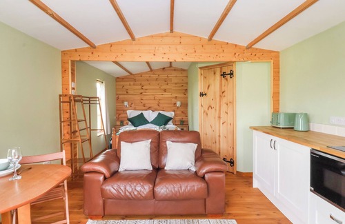 Low Catton Cottage | MAPLE TREE LODGE, romantic, character holiday cottage in Strensall