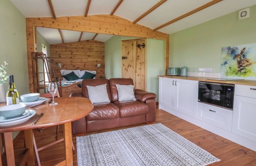 Low Catton Cottage | MAPLE TREE LODGE, romantic, character holiday cottage in Strensall