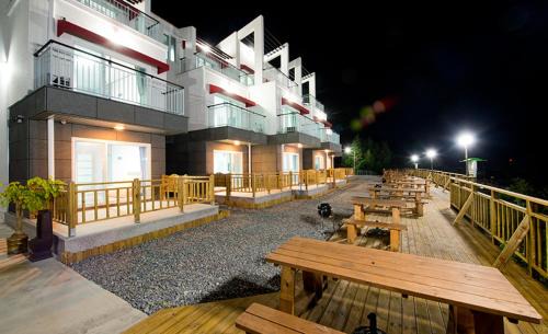 Gurye Hotel | Maple Valley