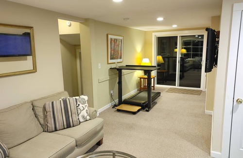 North Conway House | Maple View House, 3 fireplaces, sauna, game room, 4 living rooms, 4 TVs, grill