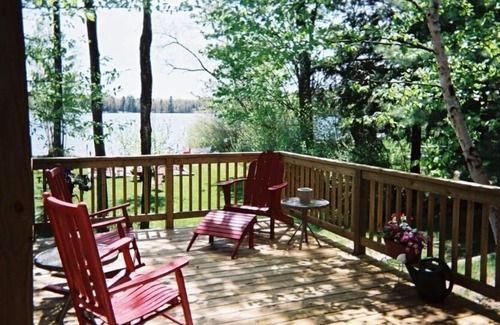 Interlochen Cottage | Maple Woods Cottage on beautiful Bass Lake #PSTR 22-071n6 adults/2 children