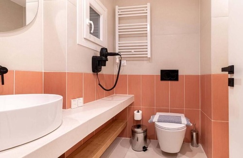 Omonia Apartment | Mar25 #31 by Smart Cozy Suites