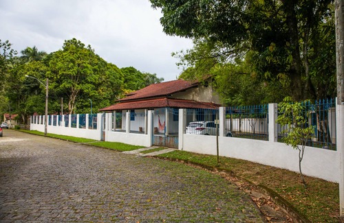 Guapimirim House | Maravilhosa Casa com Lazer Completo: Piscina, Rio, Salão de Jogos, Quadra e Mais