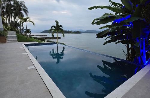 Ponta do Sape House | Maravilhosa casa linear 5 suítes em Angra