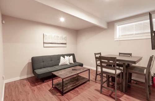 Northside House | @ Marbella Lane - 2BR Cozy LwrLvl in DTWN SJ