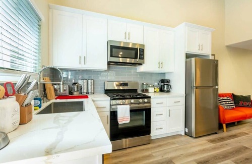 Willow Glen House | @ Marbella Lane - 6BR Duplex | DTWN SJ | Laundry + P