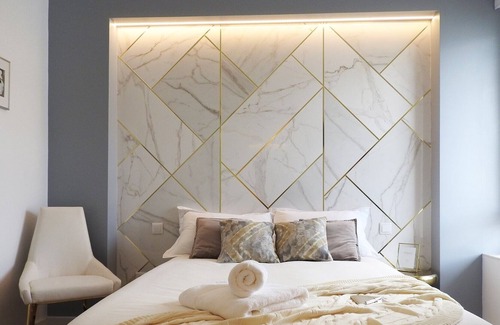 Olivais Bed & Breakfast | Marble Bedroom, Lisbon Airport Charming Rooms