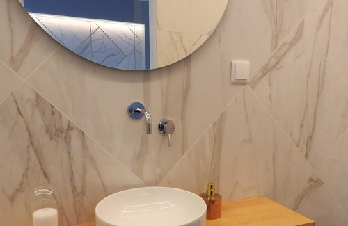 Olivais Bed & Breakfast | Marble Bedroom, Lisbon Airport Charming Rooms