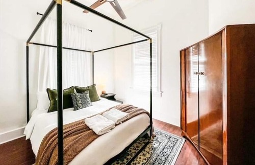 Mobile Cottage | Mardi Gras Historic Montegeux Cottage - Pet Friendly