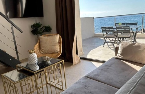 Tarcu Apartment | Mare Turchinu Magnifique Appartement Pieds Dans L'eau Tarcu Terrasse sur la mer