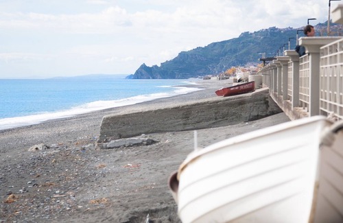 Furci Siculo Apartment | Marea, cosy and romantic apartment sea view, near taormina