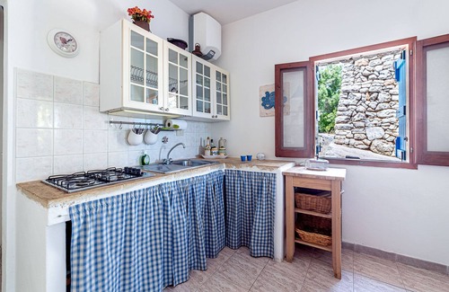 Corsano Cottage | MAREBLU, trullo with splendid veranda facing the sea inside the Franchina