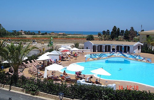 Campofelice di Roccella Villa | Mareluna Family Resort - Villa 5 - Wi-Fi and A / C!