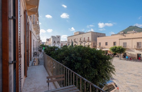 Favignana Apartment | MARETTIMO Superior Room with Balcony on the Square